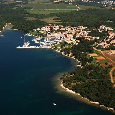 Apartment In With Terrace, Wifi Porec