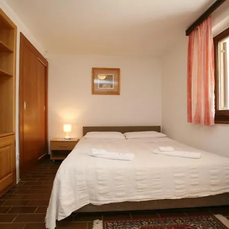 Apartment In With Terrace, Wifi